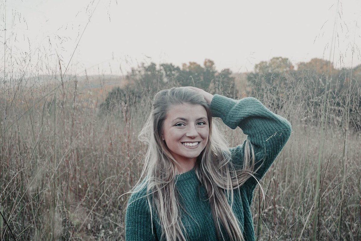 lcpanthersnhs's tweet photo. 10. Ciara Uphoff is a member of NHS, HOSA President, Senior Class President, member of Mu Alpha Theta, and Captain of the LCHS basketball team. After high school, Ciara plans to attend Union College to major in Exercise Science and master in Athletic Training. Congratulations! https://t.co/HoGvM1Qay2