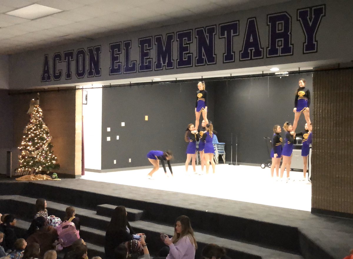 ActonElementary's tweet photo. We learned about ENTHUSIASM this morning from the house of STUDIUM! 
We are practicing finding joy in everything we do! A special thank you to the AMS Cheerleaders for helping us be enthusiastic about being PIRATES! #BeActon #PirateNation #ActonMS @AMS_Lane https://t.co/e4pARXu5Ie