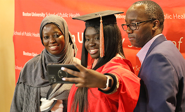 BUSPH's tweet photo. On December 6, we celebrated our December graduates with their friends and family! Check out scenes from the graduate reception here: https://t.co/cHJYKizO7e

#GoodtoBU #alumni #graduation 
@sandrogalea @bualumni @BU_Tweets https://t.co/rmjMGD8i2y