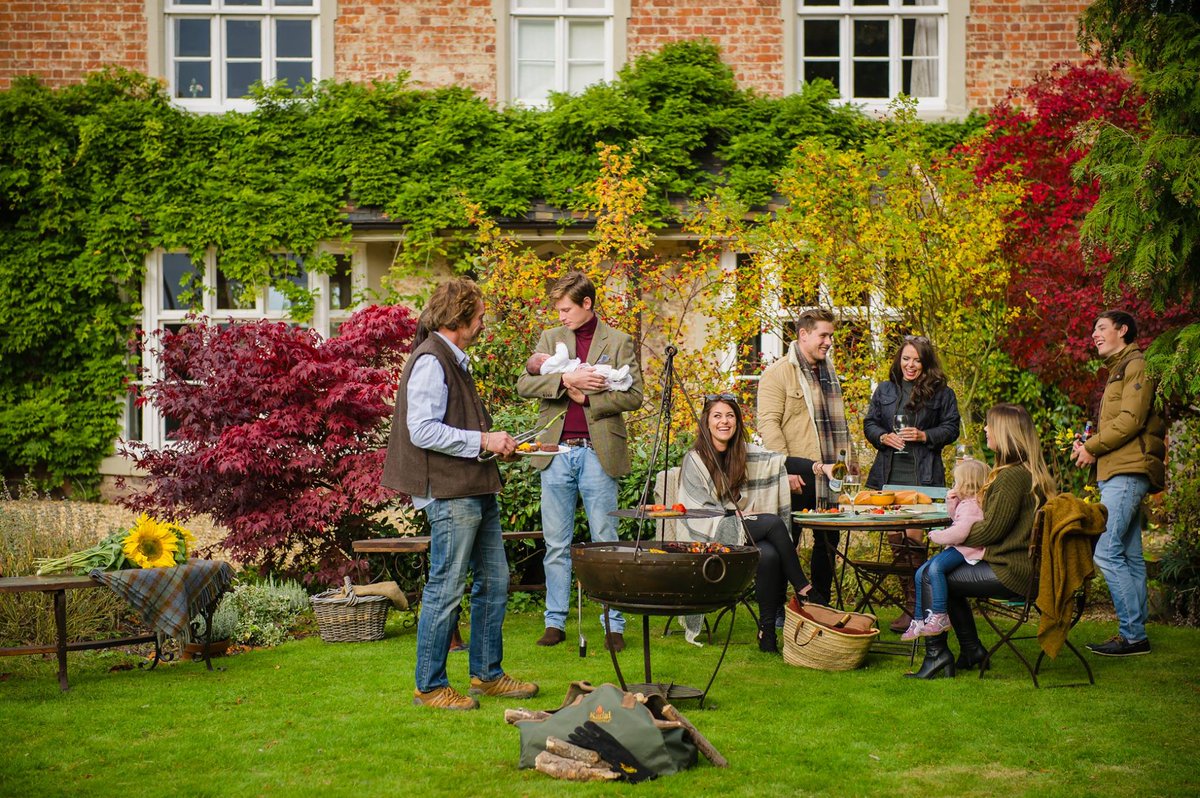 🎅 Still looking for that special Christmas present 🎁 for that special someone. Why not give a kadai Fire Bowl package with everything included to get you going. It will make lasting memories during the whole year. £279.00 Now with free delivery ed.gr/b2ebe