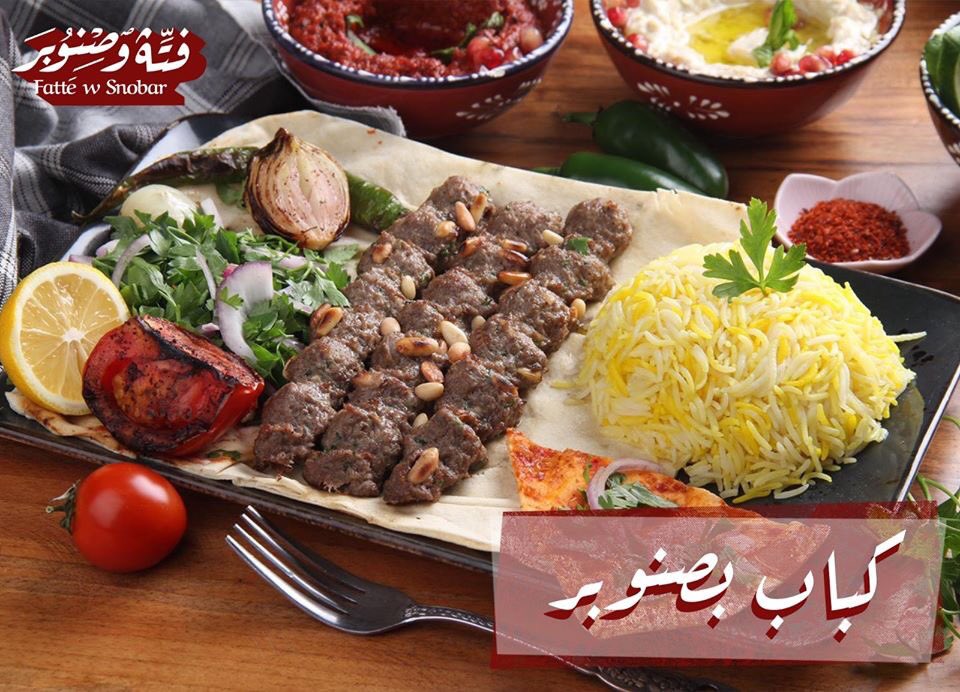fatte_w's tweet photo. وجهك يا حلو  كل الحلى لو 😍
قلبي غير حُبك ما حلالو  🥰
حبيبي لو طلب روحي حلالو ❤
ولو طلب عزيمة على أكلة #كبااااب  😋
#منشن https://t.co/O9reCS23zV