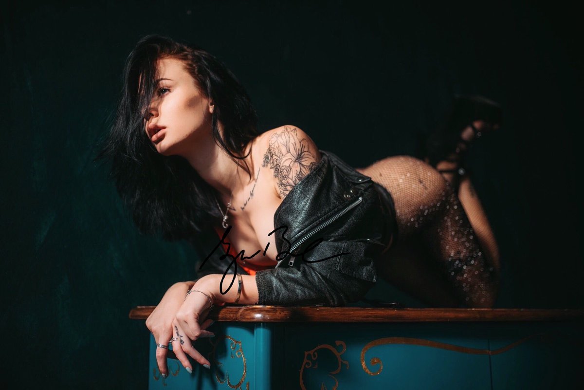 StasyaPollna's tweet photo. Express yourself, don`t repress yourself.
I`d love it if I just woke up like this
I`ve got more teasers for you 💋
⠀
#pinkkiss_stasya #pinkkiss #hotgirl https://t.co/zCsUEgW8U3