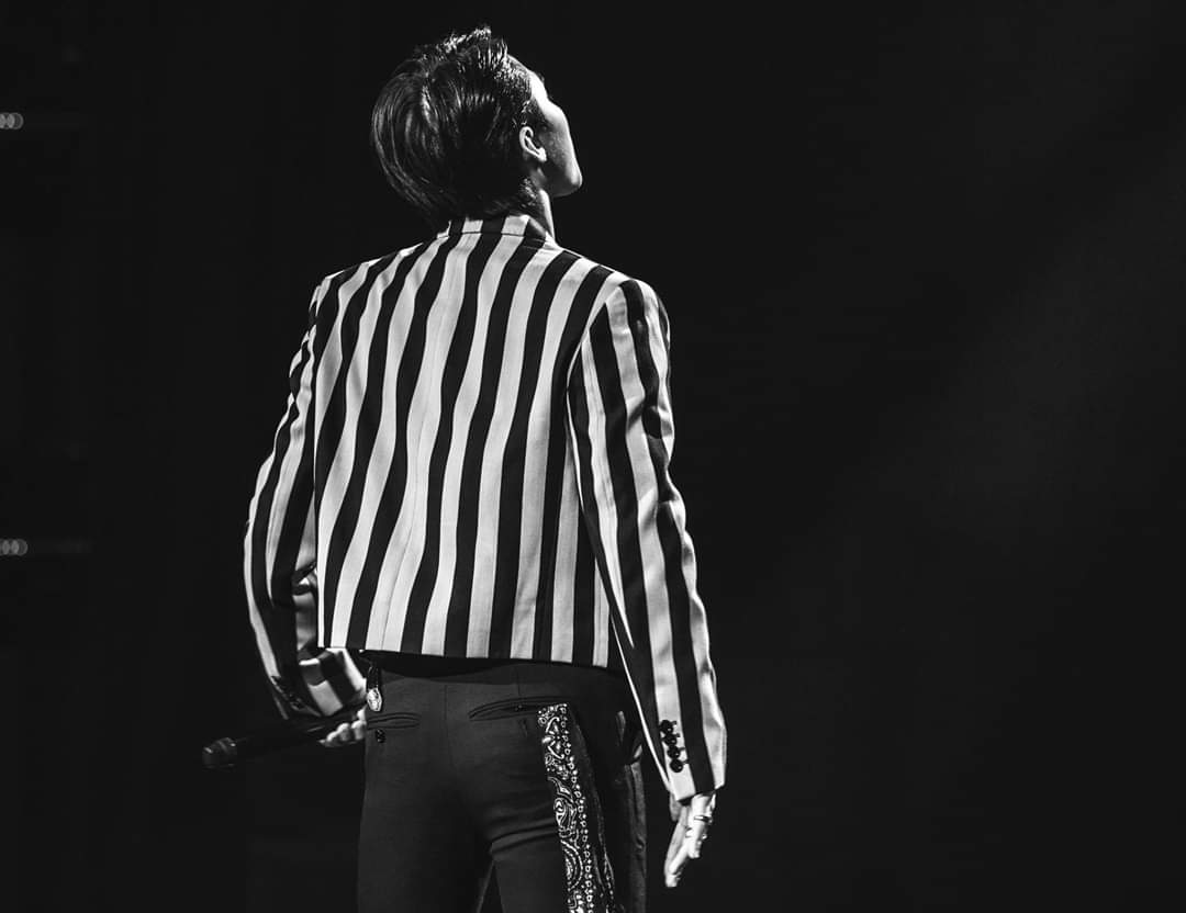 SonTungBR's tweet photo. [#FB] Atualização de @sontungmtp777 (15/12/2019).

Show da MB Bank realizado dia 14/12/2019.

"Que noite!!!!!!
Muito obrigado
🌻🌻🌻"

@mtpent_official
#vpop #sontungmtp #mtp #sky #MBBank https://t.co/U0p8n9Mei5