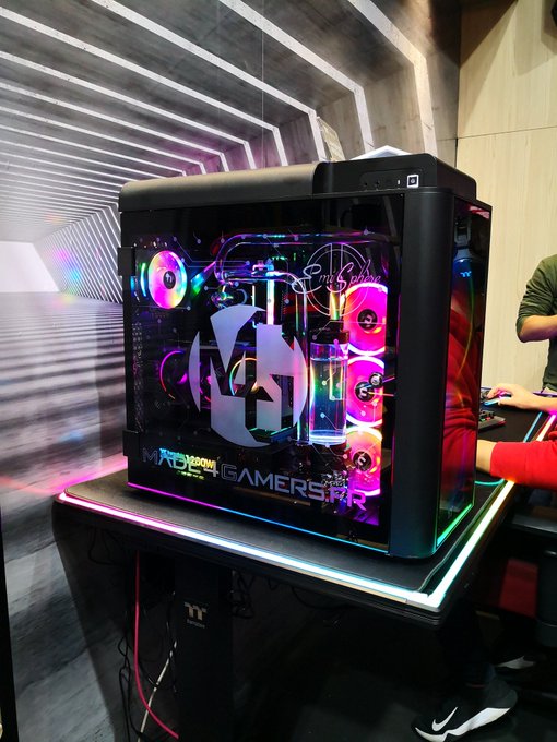 Made4Gamers1's tweet photo. @EmiSpherePC @AntecEurope @ASUS_ROG_FR @HyperXFrance @Thermaltake_fr Bien évidemment notre PC gaming Made4Gamers ! 🤩 https://t.co/bJAbqMJZRs