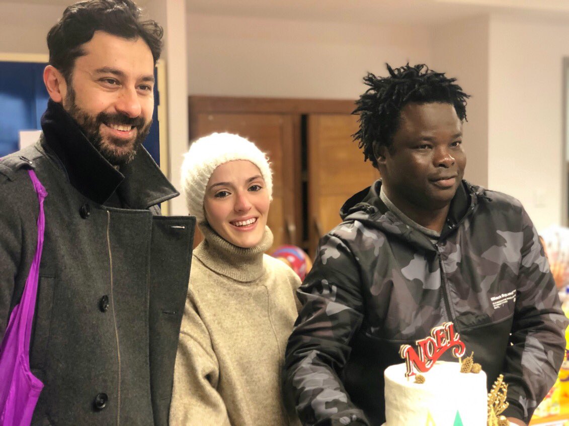 rnrcake's tweet photo. fête Noël à l'école française.  un gâteau au chocolat au caramel et un gâteau aux amandes avec mousse au café.  Je suis content qu'ils aient aimé 🥰 #christmas #gâteaudenoël #noël #gateauauchocolat #gateauaucaramel #gateaudamande #gateaudanniversaire #gateaumariage #gâteauaucafé https://t.co/7NgZULeSa2