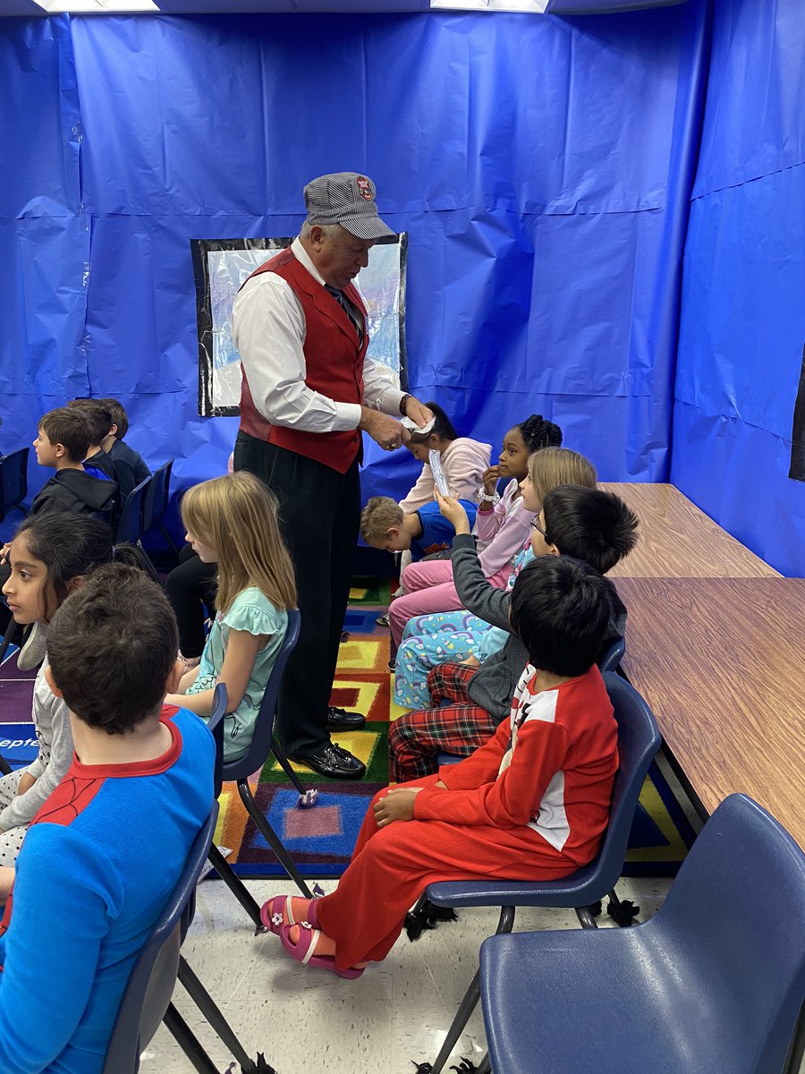 EECastillo5's tweet photo. Polar Express day!!!! @MorningsideES @MsHollyShelton @mcwilliamse https://t.co/51RRwg6b4x