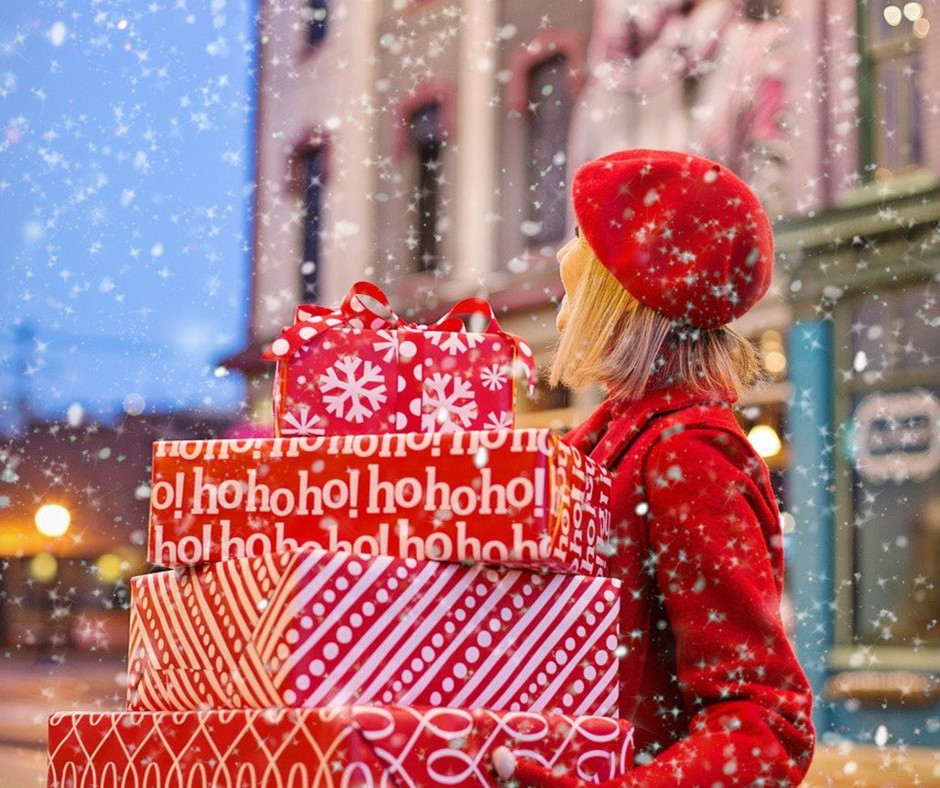 HostingRocket's tweet photo. Only 9 more days till Christmas! Are you done with your shopping yet? 🎁
*
#ChristmasShopping #Presents #9MoreDays https://t.co/YRRufXa6xI