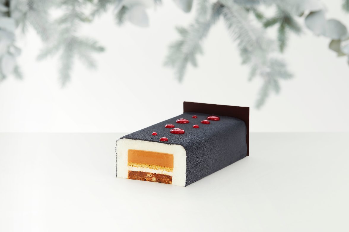 cyril_lignac's tweet photo. L'Equinoxe, notre pâtisserie #signature, se décline en #bûche pour les #fêtes de fin d'année ! https://t.co/UUGCDdwupt