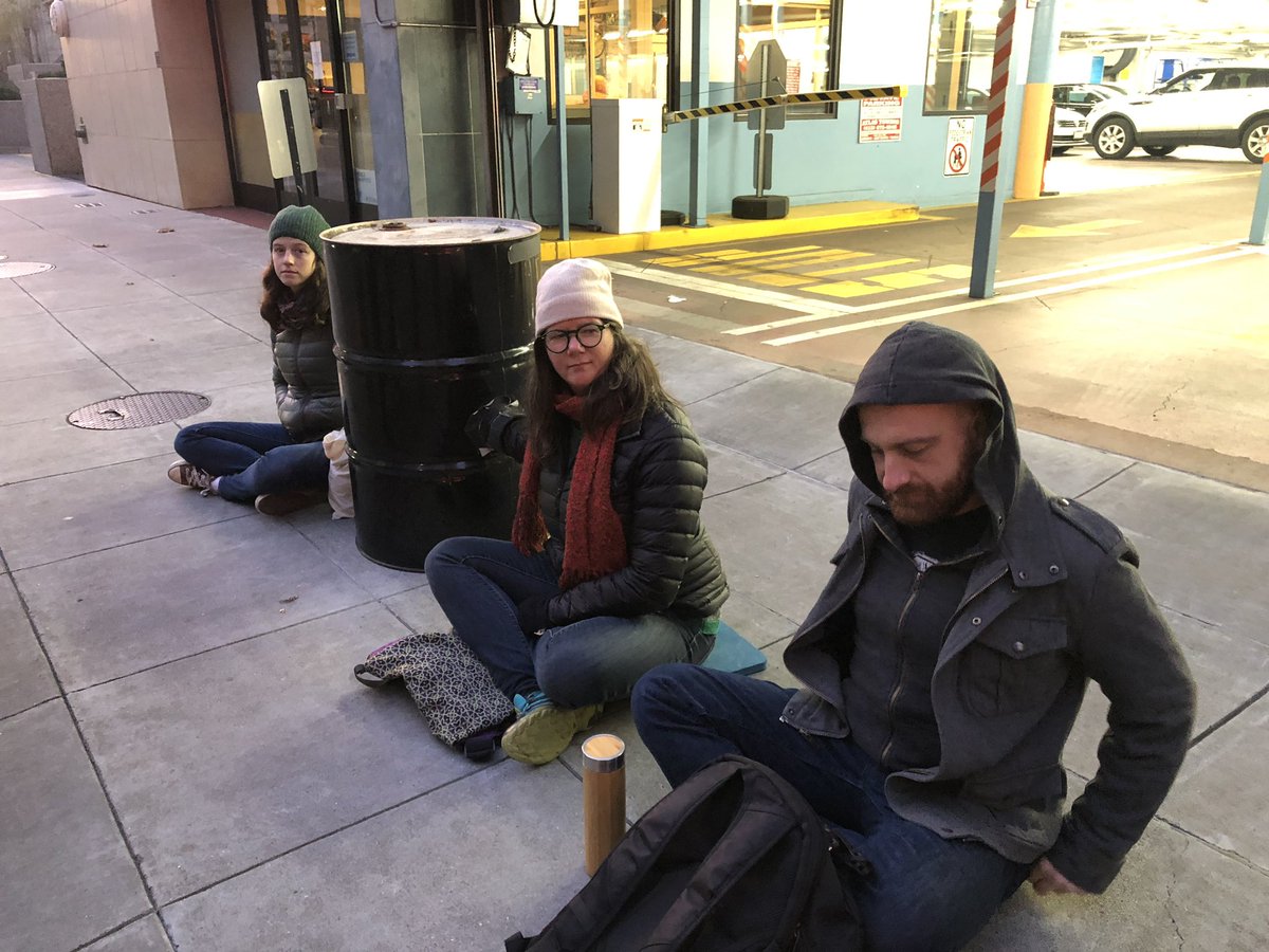 PG&amp;E corporate hq in San Francisco is shutdown on all entrances!  #nopgebailout #pgeiskillingus