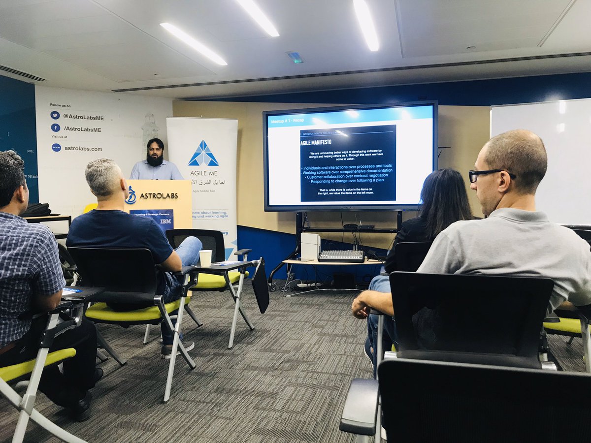Agile meetup middle east - looking at the manifesto #agileme #dubai #agilemanifesto #back2basics @AstroLabsME