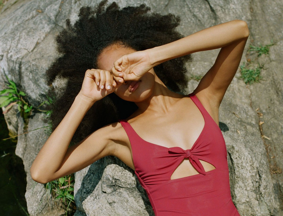BQVIBES's tweet photo. The convenience of spray sunscreens—even clean, all-mineral ones—isn’t worth the risk, as far as we’re concerned. “Small particles of the spray can get deep into the lungs and cause irreversible damage,” says Nneka Leiba, the vice president of  #Lifestyle https://t.co/oodmU4f1zH https://t.co/NM5NoOcqfL