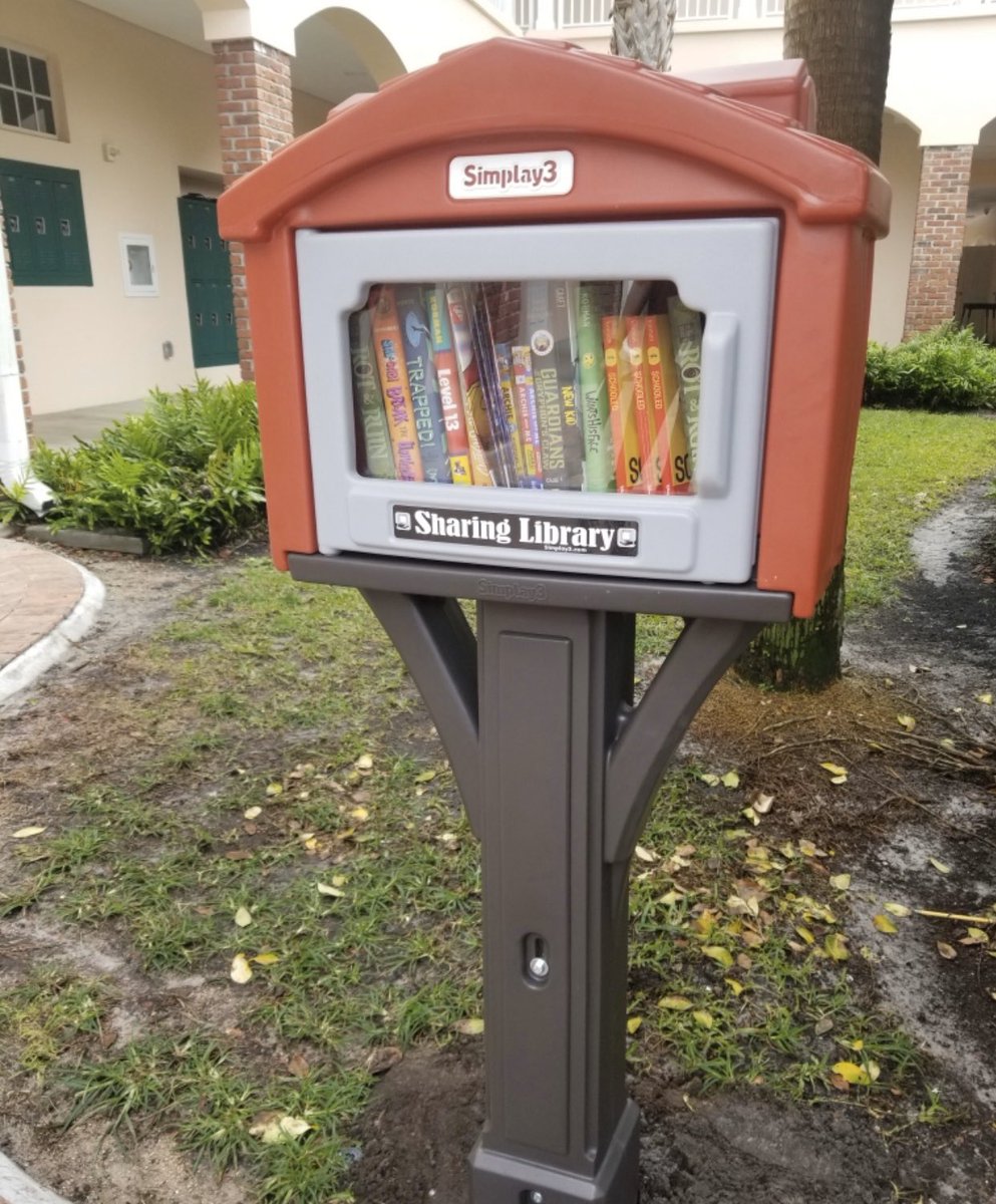 PineCrestMiddle's tweet photo. #PCLibrary has #sharinglibraries in the #PCMiddleSchool on both campuses! Take a book or leave a book #PCReading https://t.co/N6cNVqPxVk