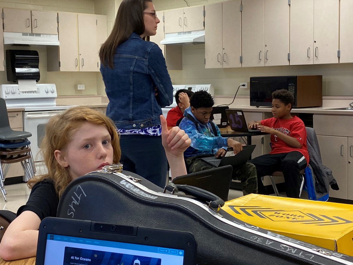 ltms_library's tweet image. Students participate in Hour of Code during 21st Century Pride after school program. #fcpshourofcode2019 #hourofcode2019