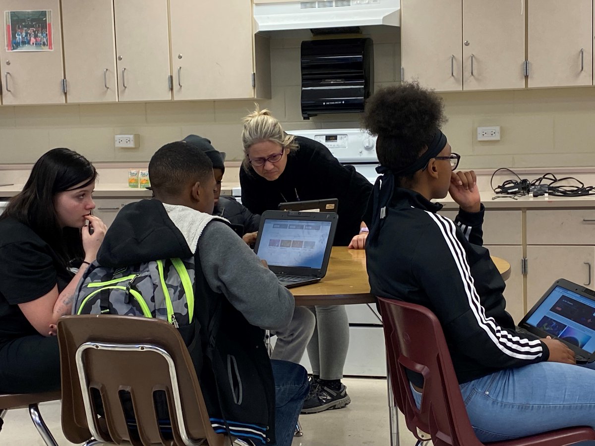ltms_library's tweet image. Students participate in Hour of Code during 21st Century Pride after school program. #fcpshourofcode2019 #hourofcode2019