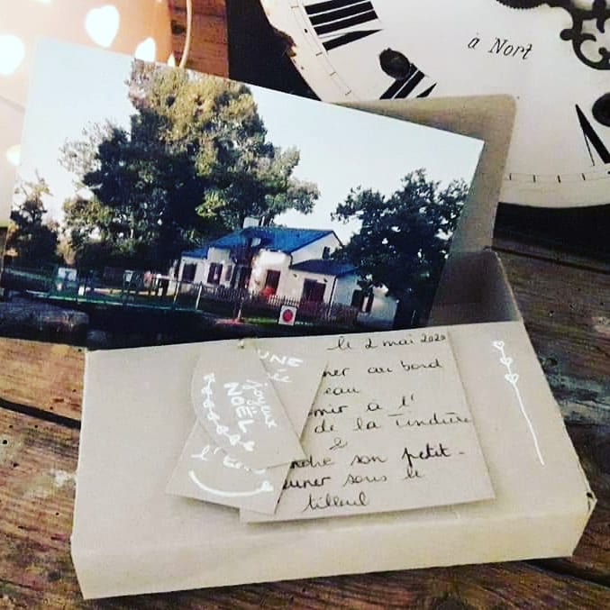 Derniers jours pour passer votre commande de Noël à l'#eclusedelatindiere : un coffret cadeau authentique 100% fait-main à partir de 75€ (nuit et petits-déjeuners pour 2 personnes)#ideecadeau #noel #gitedecharme #nortsurerdre #erdrecanalforet #canaldenantesabrest
