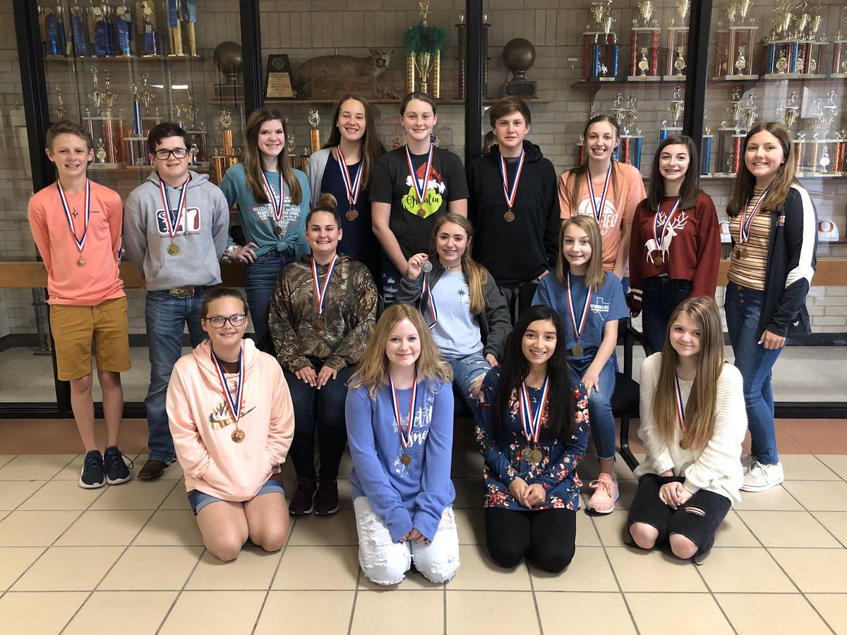 Orangefield_JH's tweet photo. OJH competed well at the UIL district meet in Buna last week. The students pictured are students who got top 6 and medaled in their events. Congrats to these students and their coaches. https://t.co/j6wQ1w0w6r