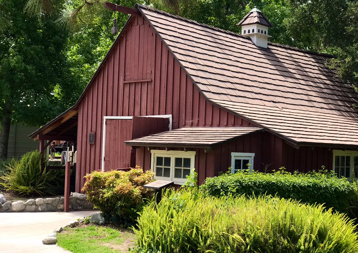 heartdisney10's tweet photo. @LAhistory @GriffithObserv Home of @waltsbarn ππ
#GiffithPark #WaltsBarn #History #LosAngeles https://t.co/kzNGAqFSyV