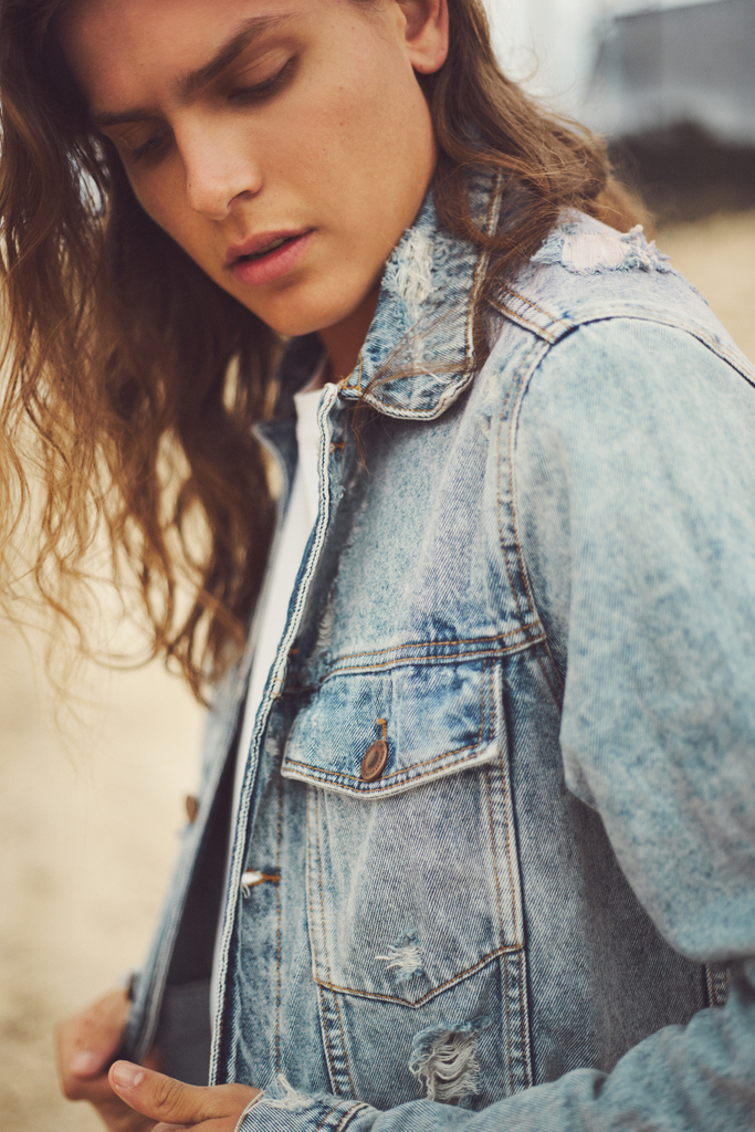 colorblue1984's tweet image. Si aún no tienes tu lista de deseos de navidad, aquí te dejamos una muy buena opción: Chaqueta DENIM en tono medio. Encuéntrala ya en tiendas físicas y en colorblue.com⁠
.⁠
.⁠
.⁠
.⁠
#colorblue1984 #hechoencolombia #denimessentials #Denim