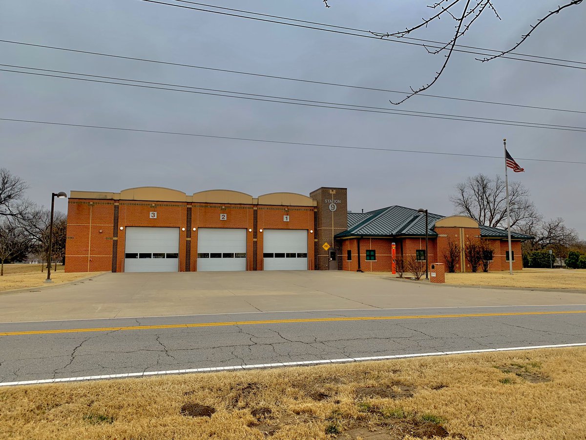 TulsaFire's tweet photo. Captain Gunn & his E9 B Platoon crew are standing by for any emergencies that should arise today. They recommend that you have a professional inspect heating equipment regularly and remember to purchase a CO detector while youโre holiday shopping! #9daysandcounting #tfdengine9 https://t.co/7IefB6F61j