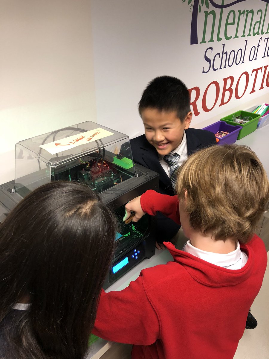 IST_PYP's tweet photo. I love how excited our students get when in the #STEM Lab! Our #myp students collaborate to solve problems working while working in #robotics. @STEMtricia would be very proud! @STEMecosystems #STEMeducation https://t.co/kIKHXSpGLo