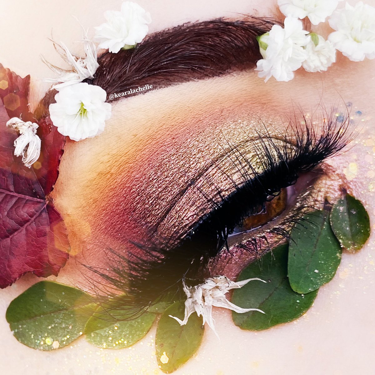 kearalachelle's tweet photo. Me trying to be cool like @imtheglitterpig π used @shopvioletvoss #essentialspalette from @boxycharm lashes are Bailey from @cosmetics_kp glitter is @SlayfireCo in Snopal. Someone help me edit my brows bc.... no π€¦π»ββοΈπ€¦π»ββοΈπ€¦π»ββοΈ https://t.co/daKFxgqwJT