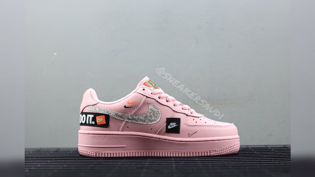 sneakersaudi's tweet photo. Nike air force 1 ‘low’ X just do it “ Pink costume made”

#Nike #nikeairforce #airforce1 https://t.co/bdwWIoR9qB