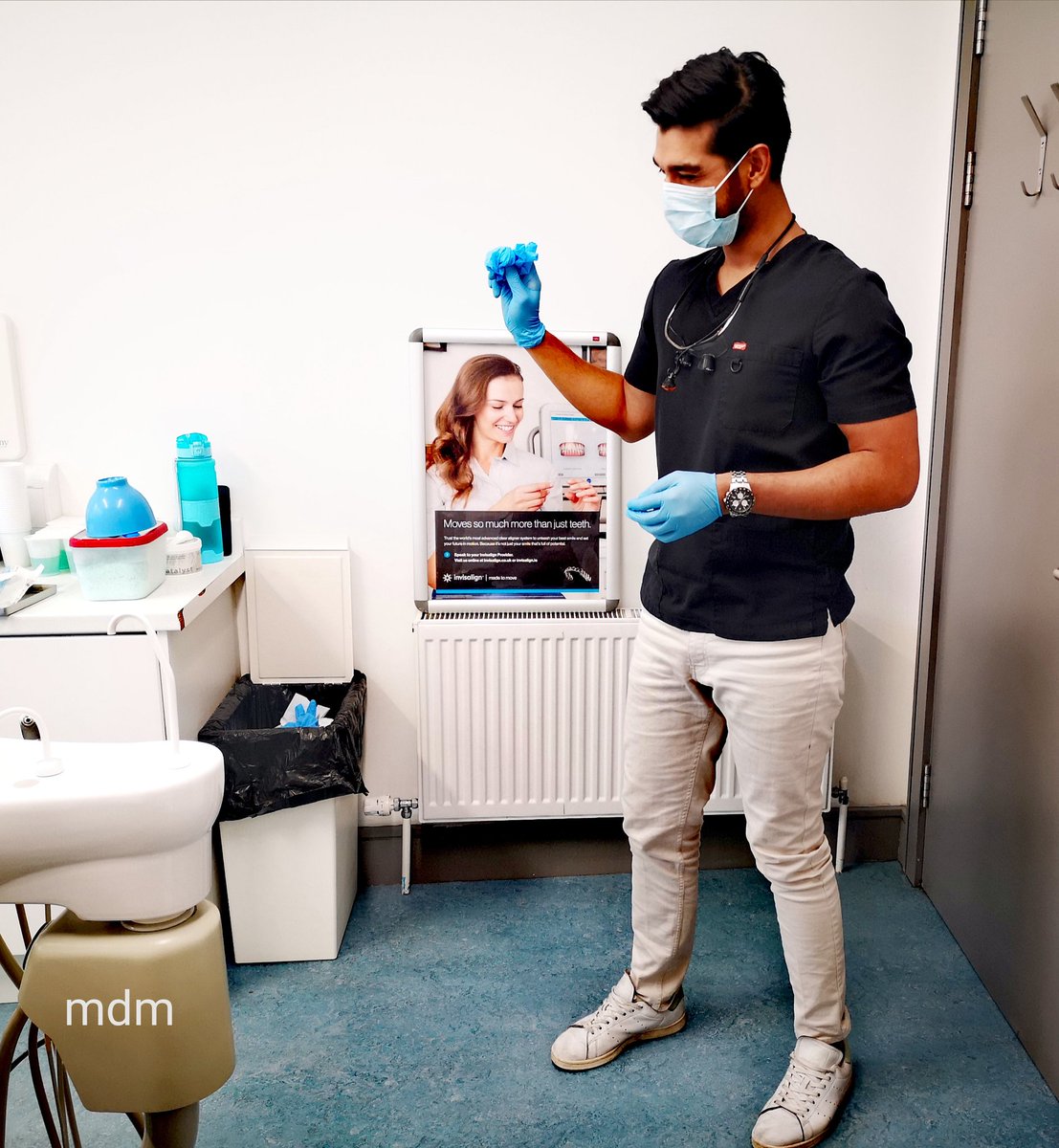 shellakeypookey's tweet photo. I staggered out of day 4 of #linerunning the play to a #Dentist
And made him re-enact a scene from #TheScourge while we talked about #teeth and #Coffee
I missed 87 phone calls en route due to the piped muzak blaring "Silent Night"
#Christ https://t.co/lmahwHLIg5