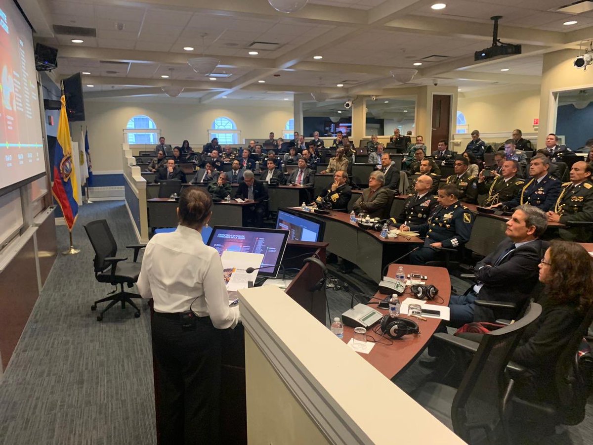 MinGobiernoEc's tweet photo. En el Colegio Interamericano de la @OEA_oficial, en #Washington🇺🇸, la ministra @mariapaularomo expuso ante militares y policías de 13 países de América Latina y el Caribe, sobre la crisis política y de seguridad que vivió #Ecuador, el pasado mes de octubre. #MDGInforma https://t.co/P2sbeYxtPX