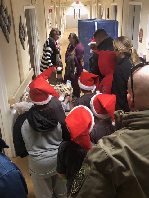 DmvPal's tweet photo. This is the perfect #MemoryMonday to take a look back at our family over at @CecilSheriff PAL spreading some holiday cheer this time last year 🎄🎅

So proud to have officers and youth that are all about having a positive impact on their community🤗❤️💚

#DMVPAL #WeArePAL https://t.co/HKsSmcTatZ