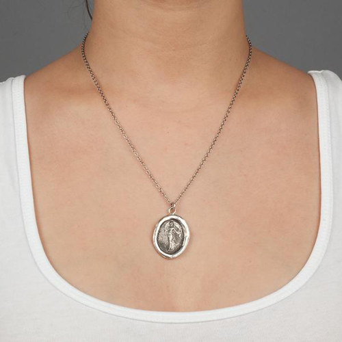 RubyTuesdayAcce's tweet image. Just in time for the holidays, the Festive Spirit talisman necklace by #Pyrrha features the Goddess Thalia, the muse of song and dance. It represents one who has the ability to put others at ease. Available  in our #Whistler store and online here: ow.ly/Gw8150xAAIs