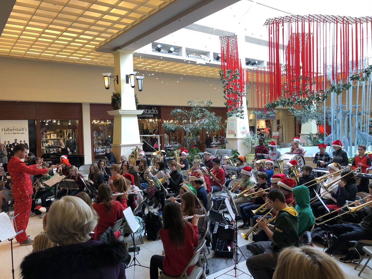 That’s a wrap (get it?) on our annual holiday tour after our final stop at West Acres Mall in Fargo! Thanks for coming out and happy holidays! #spudpride #MoorheadProud #honoringourtradition #reimaginingourfuture