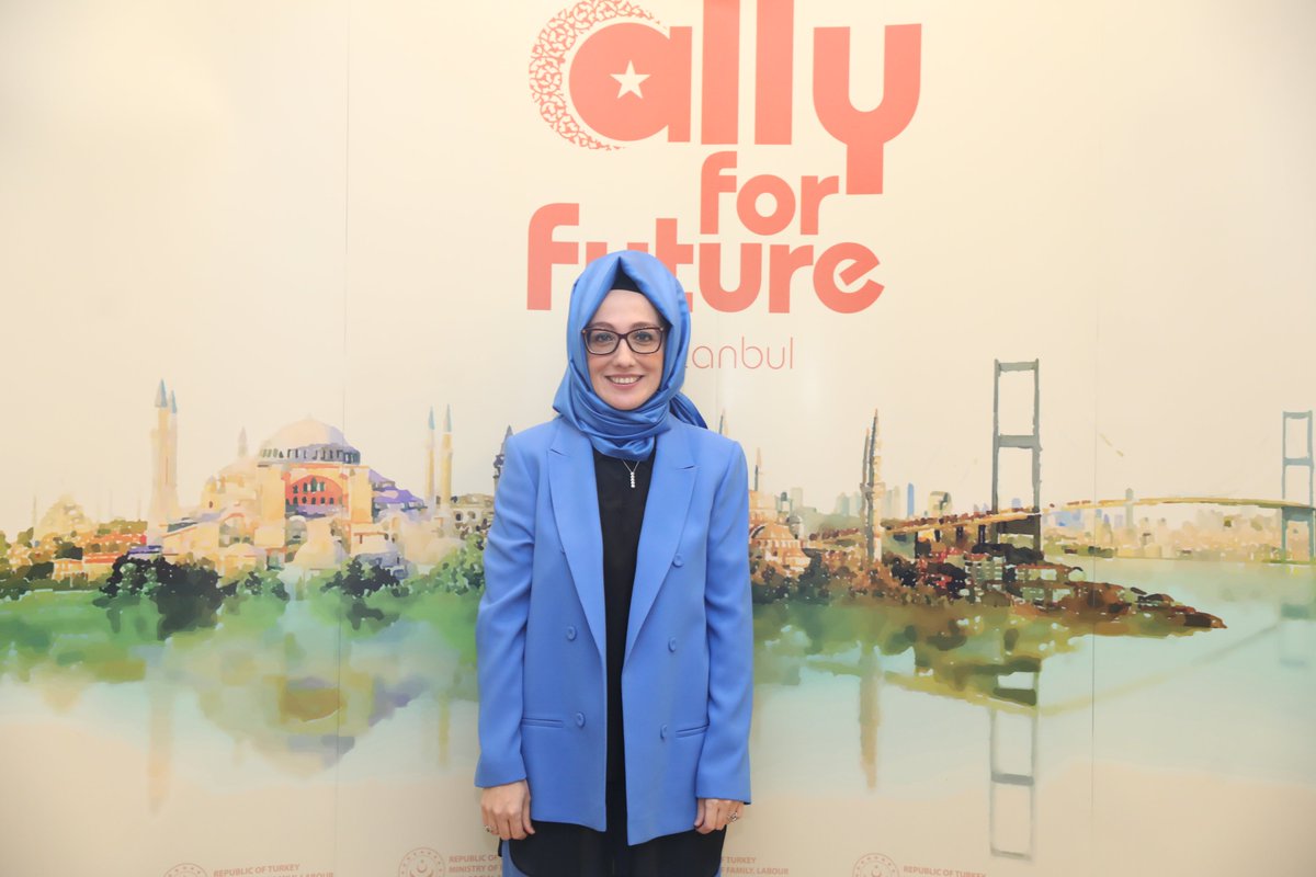 ally4future's tweet photo. We hosted Kübra Bayraktar, Sana Afouaiz, Yasemin Darbaz-Karaca and Zehra Taşkesenlioğlu-Ban in the session regarding Women Entrepreneurs. @ailevecalisma @ksgm_acshb #ally4future2019 @SanaAfouaiz https://t.co/nPhT6xiLaY