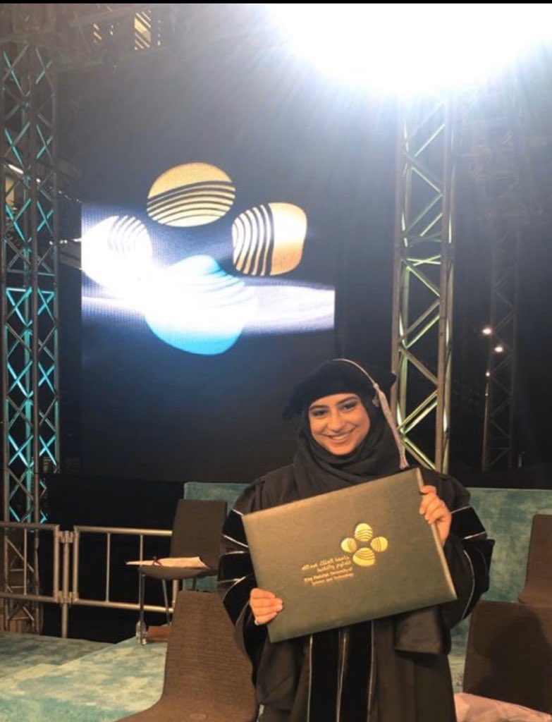 Manar_Darwish1's tweet photo. The day has finally come 🎉 .. After years of hard work and dedication ..   I did it !!   I earned my PhD
 
اللهم لك الحمد و الشكر ♥️

الفضل اولاً و اخيراً لله ثم لعائلتي و صاحباتي اللي كانو لي نعم السند  

الله يرحم الملك عبدالله و يحفظ بلدنا و يزيد خيرها 

#KAUSTclass2019 https://t.co/ryLDTvAYtX