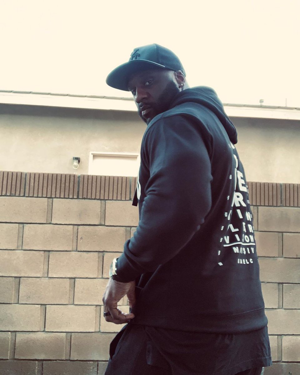 Laidback241's tweet photo. The FUCK are you looking at? Get down and tribute bitch.

#findom #alpha #blackalpha #blackmaster #cashmaster #humanatm #walletrape #cuck #musclemaster #cuckold @PigRipe @rt4dom @PayPigRetweet @AbuseMe7 https://t.co/pOWA01lpGF