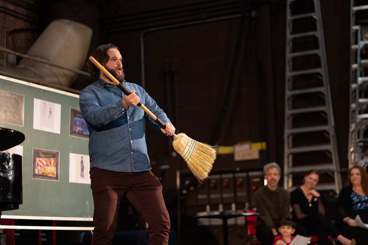 CanadianOpera's tweet photo. Last Thursday, we invited families from the local community to our rehearsal space at 227 Front St. E. Hosted by @joelivany, the evening featured performances by the #COCEnsemble and an interactive opportunity for the audience to become composers themselves! #OperaForToronto https://t.co/y7xTENw4qV