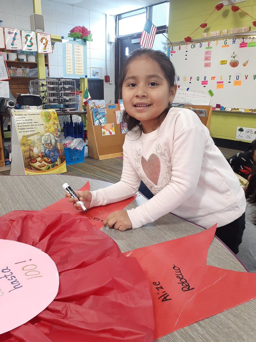 CalvoKinder's tweet photo. Yupiiii! Ya puedo contar al 100 sin ayuda! #KinderLove #rtsd26learns #euclidexplores https://t.co/w5PWD2c26W