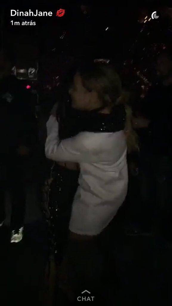mickeiro's tweet photo. 16 de Dezembro de 2016 
3 dias antes da desgraça acontecer...
Dinah alimentando nós com os últimos momentos caminah https://t.co/lrrRyp0ZGl