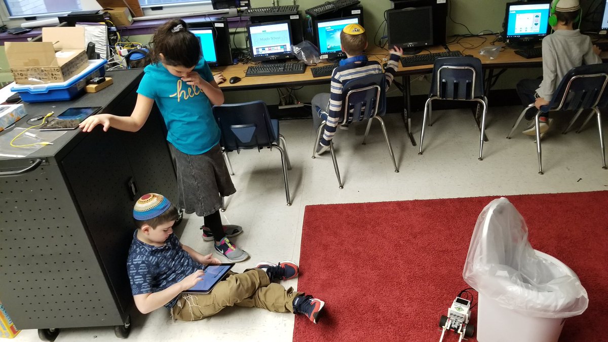 HttechGoldman's tweet image. The @HillelTorah #hourofcode is the #monthofcode for these guys!