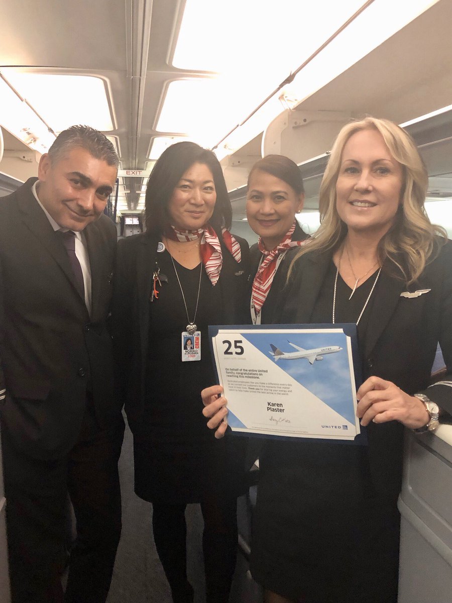 EwrKatieroth's tweet photo. Karen, Congratulations on a quarter of a century at United! We are proud to have you on team @EWR_SW! #ualifsbaseEWR #BeingUnited https://t.co/62Yo5UjieJ