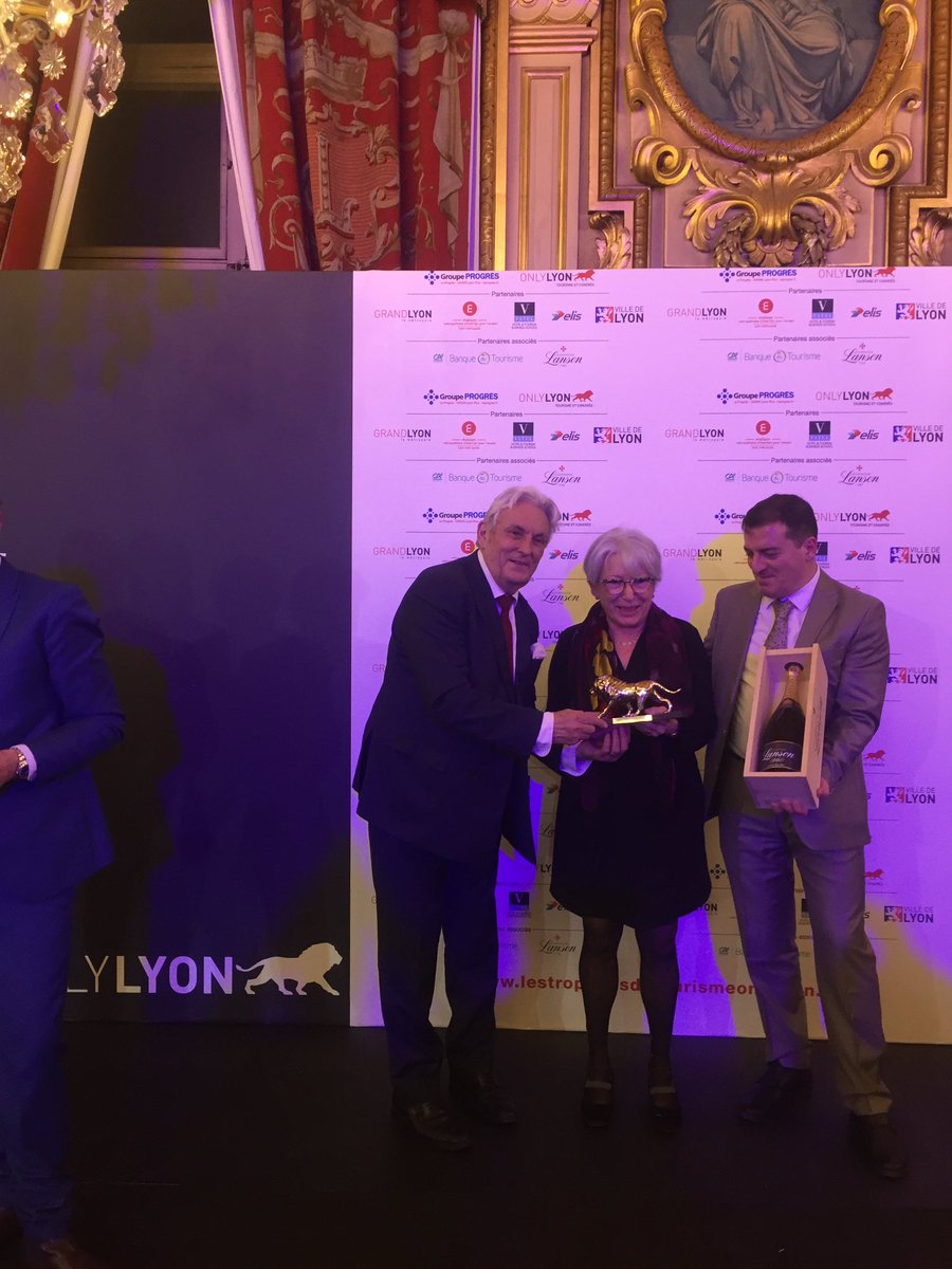 Tourisme2018's tweet photo. TROPHÉE DE LA VALORISATION DU PATRIMOINE

Félicitations à Frédéric AURIA et Elisabeth BLANC-BERNARD, Président et Vice-Présidente de l'association de la Renaissance du Vieux-Lyon, https://t.co/oS2SBdtfdm