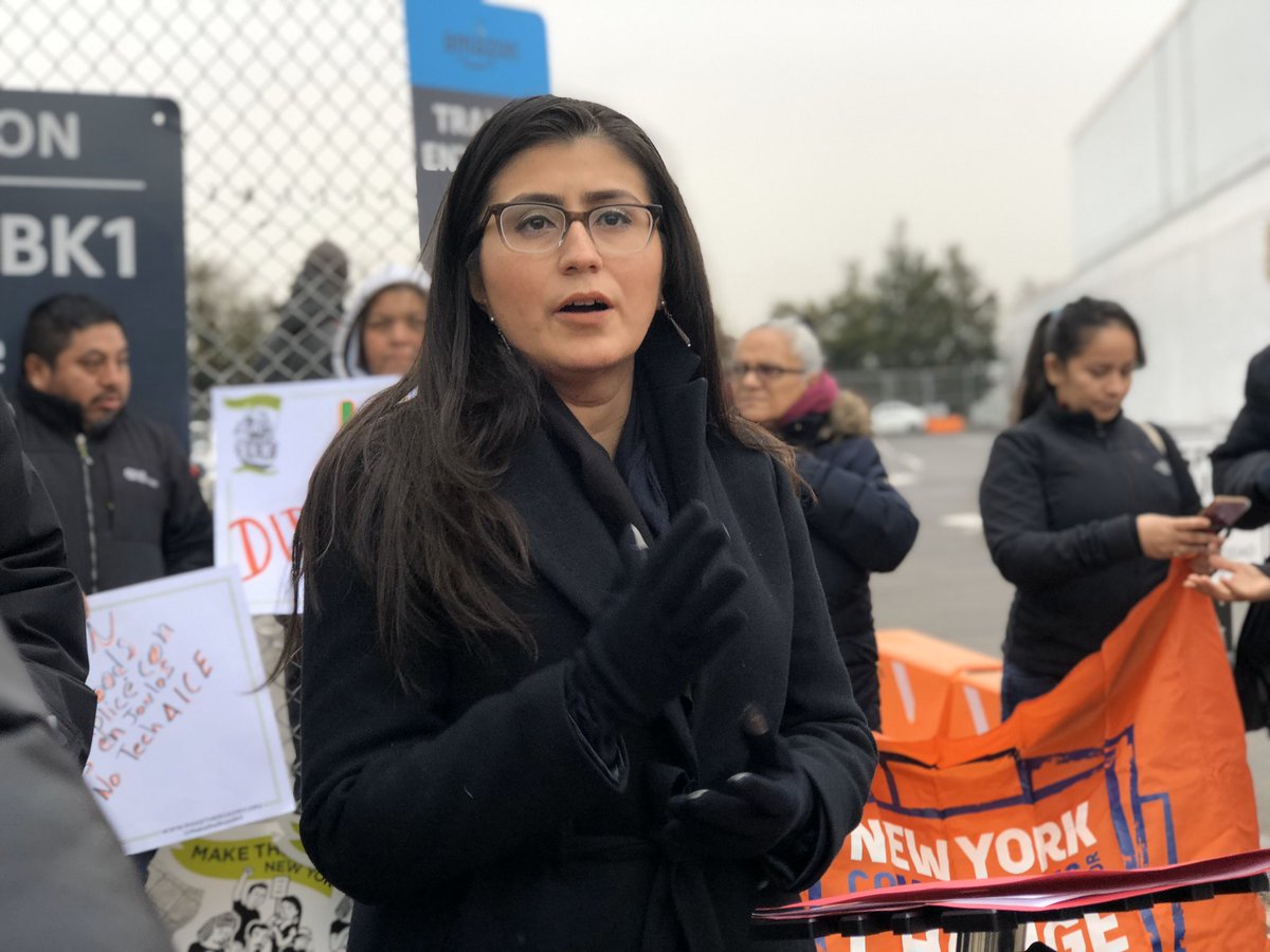 jessicaramosqns's tweet image. As many of us enjoy the holiday season, we must keep in mind the thousands of Amazon workers who are enduring life-altering injuries while trying to keep up with the holiday rush #AmazonPackagingPain #HumansNotRobots #SeenIn13