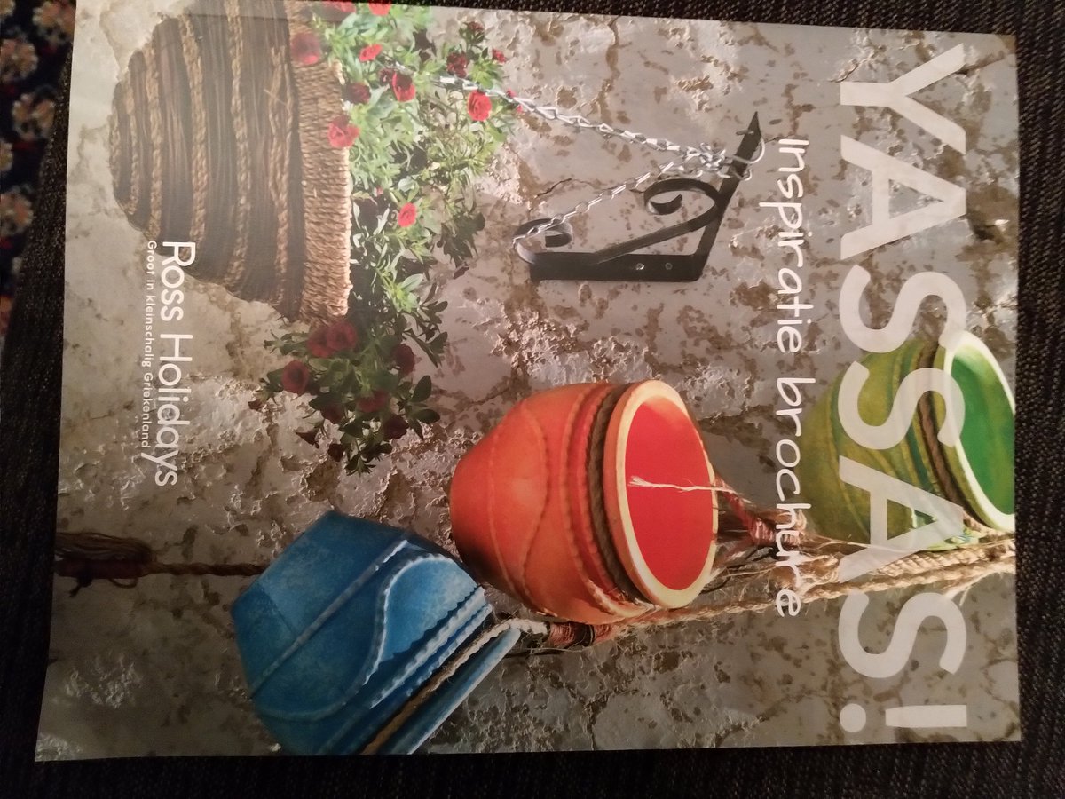 MonicaD_59's tweet photo. Hij is mooi, de nieuwe brochure van @rossholidays https://t.co/GbfxsV3Y2j
