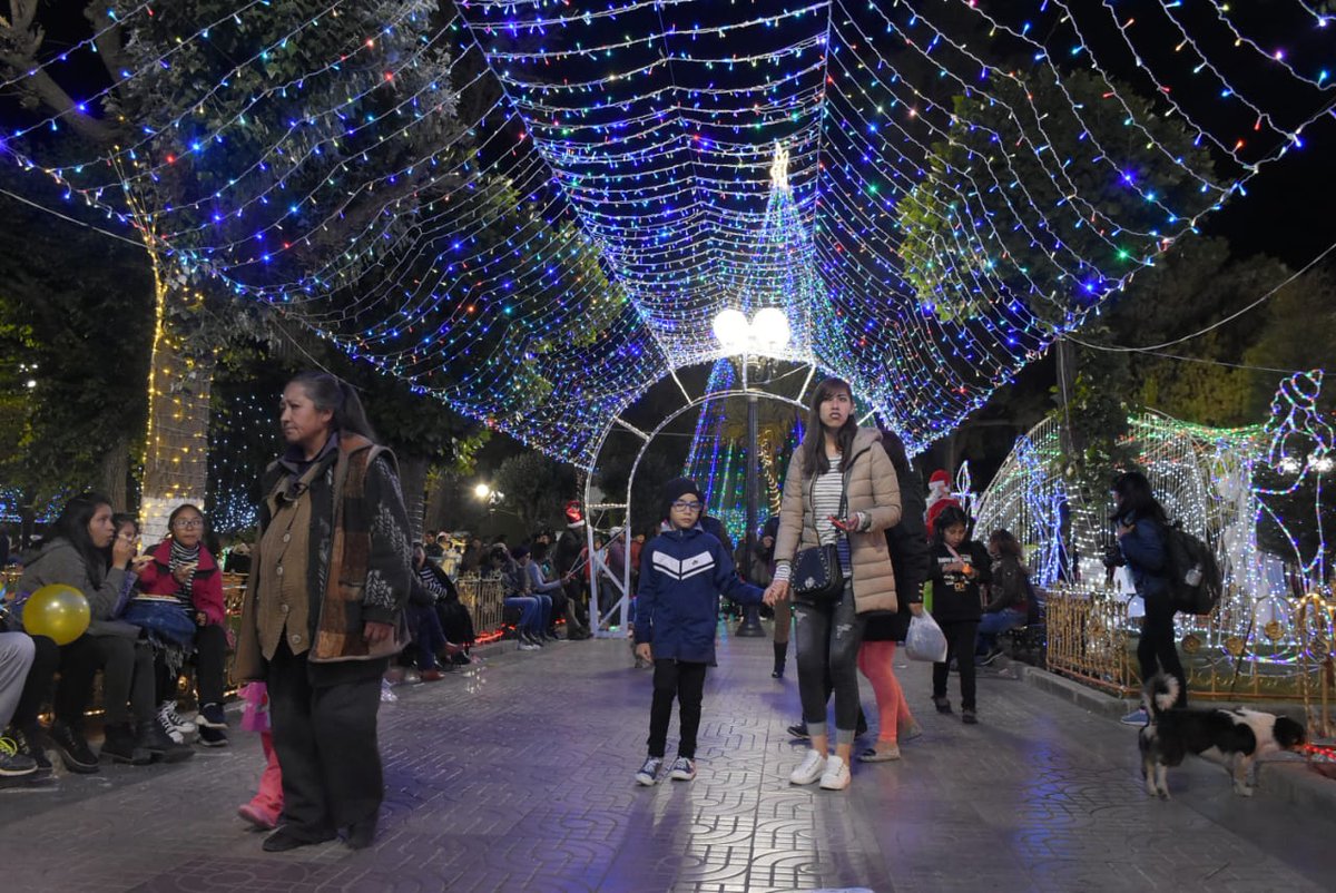 alcaldiadeoruro's tweet photo. Un #PrimerConvite #Navideño las familias pudieron pasar buenos momentos en nuestra plaza que estaba completamente expedita de las actividades carnavaleras https://t.co/rGHXf7RxKf