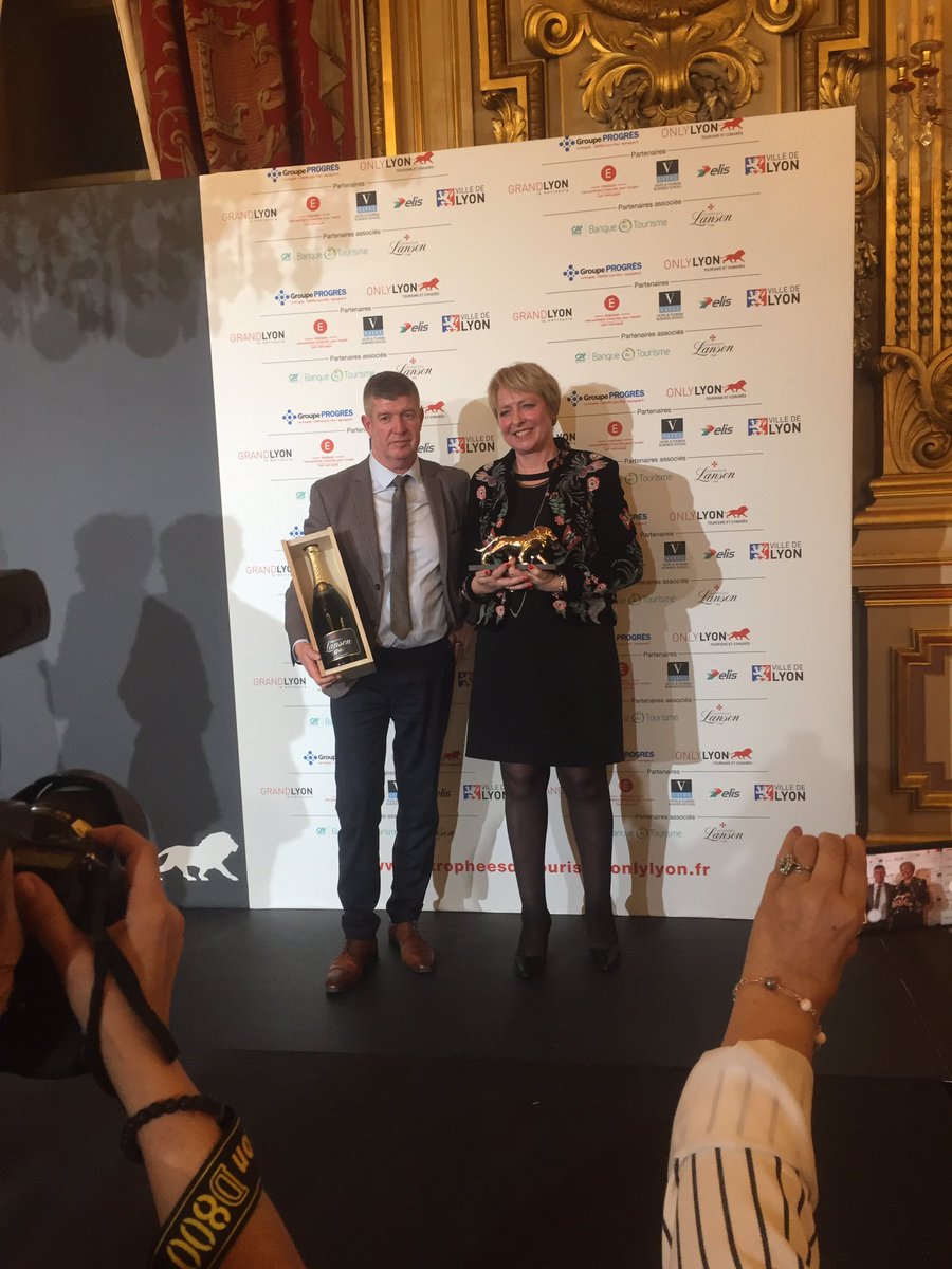 Tourisme2018's tweet photo. TROPHÉE DE L’HÉBERGEMENT

L’Intercontinental Lyon – Hôtel Dieu, représenté par Madelijn VERVOORD a le plaisir cette année, de recevoir ce prix, remis par Philippe CHEVALIER MEILLAND, Directeur Commercial Rhône-Alpes Auvergne d’ELIS. #TropheesTourisme2019 https://t.co/r2tPijBrDX