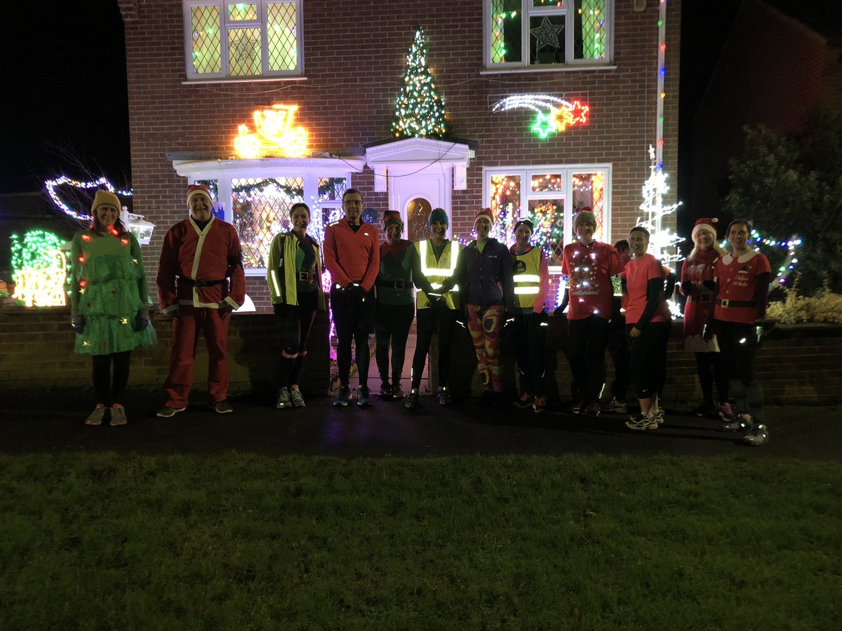 Lovely Christmas Lights run this evening with club members around illuminated #Whitby 🎄 Merry Christmas everyone! 🎅🏻🤶 @GRLWhitby <a href="/SBCSportsDev/">Scottish Borders Council Sports Development Team</a> @RunTogether_ #ukrunchat #runtogether <a href="/NorthYorksSport/">North Yorkshire Sport</a> <a href="/EnglandAthletic/">England Athletics</a> @YorksCoastRadio