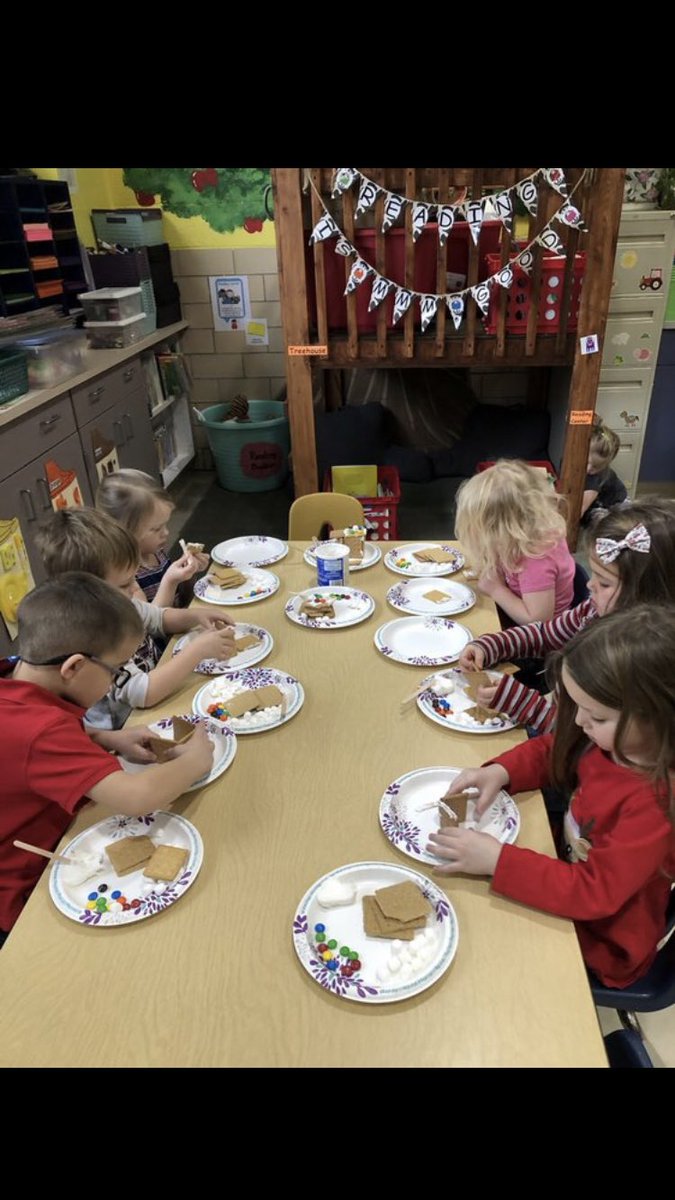 culvercesprek's tweet photo. Do you wanna build a gingerbread house?! 🎄🍪 🍭 @culverCES #XmasSTEM #Yummy #SweetTooth #DidYouJustLickThat? https://t.co/klf8fx8p9P