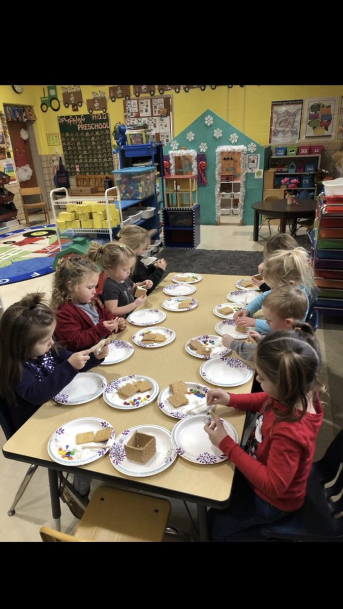 culvercesprek's tweet photo. Do you wanna build a gingerbread house?! 🎄🍪 🍭 @culverCES #XmasSTEM #Yummy #SweetTooth #DidYouJustLickThat? https://t.co/klf8fx8p9P