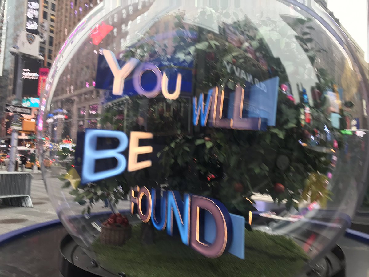 Broadway #ShowGlobes 2019 @TimesSquareNYC @DearEvanHansen