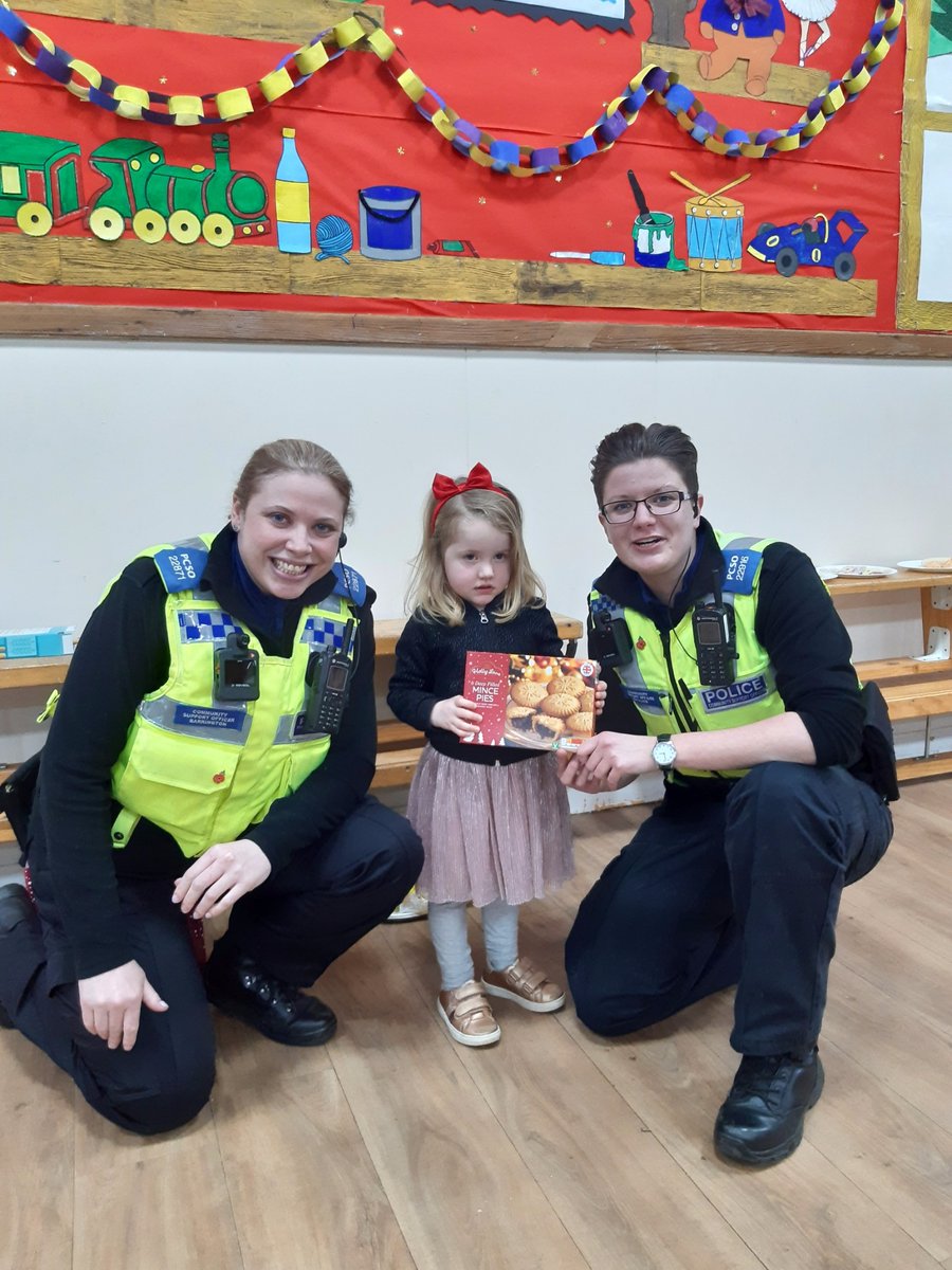 NantSthStapePol's tweet photo. Officers we're invited to Little Crickets Day Nursery this afternoon, to get a Big Thank you from the children, staff and to receive some mince pies for Nantwich Station.
Huge thank you to the staff and children.
#littlecrickets #nantwichpolice https://t.co/v083SDcZaQ