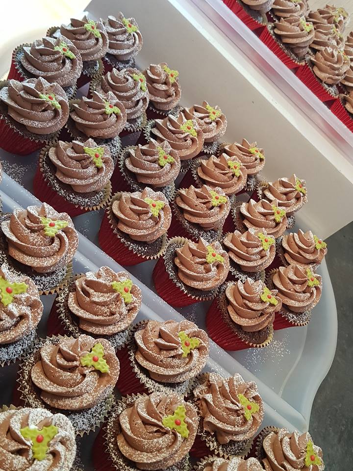Sweetest way to treat your clients &amp; staff this Christmas! Limited space available!
Delivery Fri 20th orders of 60-500 Cupcakes
Delivery Mon 23rd AM orders of 60-500 Cupcakes 
Christmas Eve AM orders of 200+ Cupcakes
DM us for a quote 
#wowcupcakes #Christmasgifts #HampshireFare